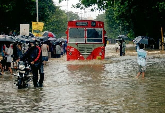 Mumbai Buzz: Rivers flood the city | 19 people die in landslide | Housing sales remain strong - Citizen Matters, Mumbai