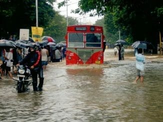 mumbai flooded road