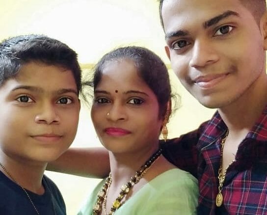 A selfie of Rakhi Naik and his two sons